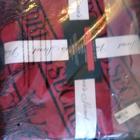 Victoria's Secret Woven Logo Scarf - Picture 3 of 5
